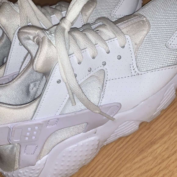 White Nike hurraches - Picture 2 of 5